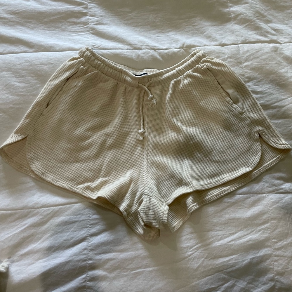 BRANDY MELVILLE SUMMER THERMAL SHORTS